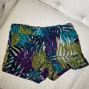 CALI 1850 Hot Pants! Anthropologie Shorts Multicolor Jungle Print sz S NEW